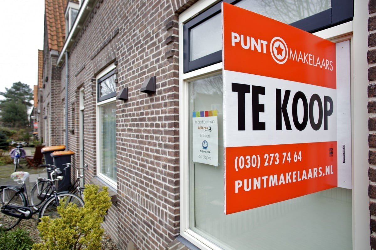 Te koop bord bij sociale huurwoning in Utrecht